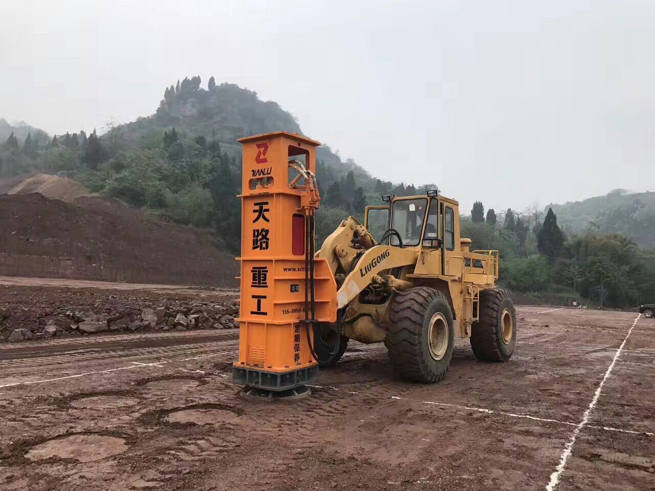 高速液壓夯實機(jī) 高速液壓夯實機(jī)